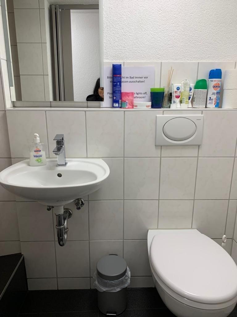 לוראך Guenstige Zimmer-Unterkunft Zimmer Mit Gemeinschaftsbad מראה חיצוני תמונה